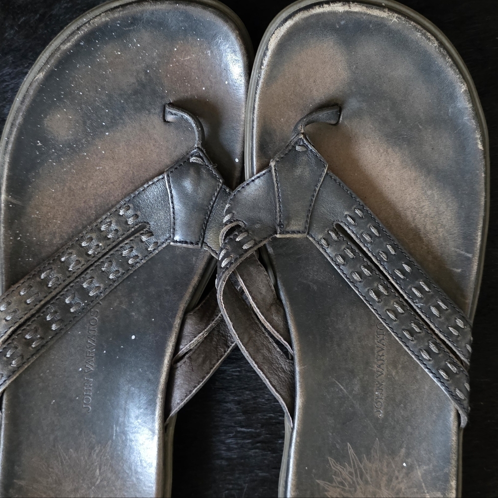 John Varvatos Men's Dark Brown Flip-Flops